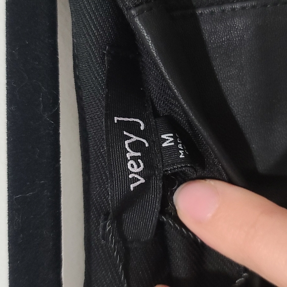 Faux leather and polyester pencil skirt - Picture 4 of 6